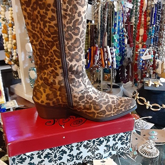 naughty MONKEY LEOPARD LEATHER WESTERN STYLE BOOTS WITH BRONZE CONCH DETAILS - Picture 4 of 5